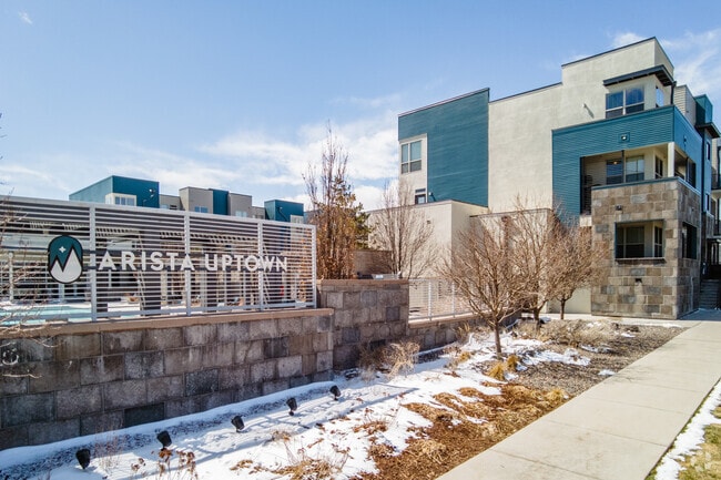 Arista Uptown Apartments Sign