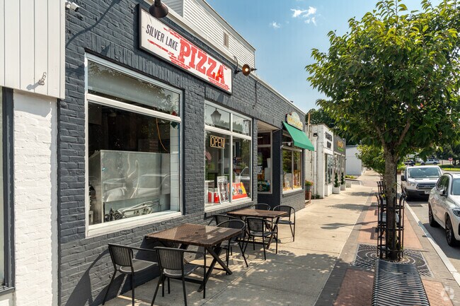 Silver Lake Pizza is popular for its tasty pizza and freshest ingredients in West Harrison.