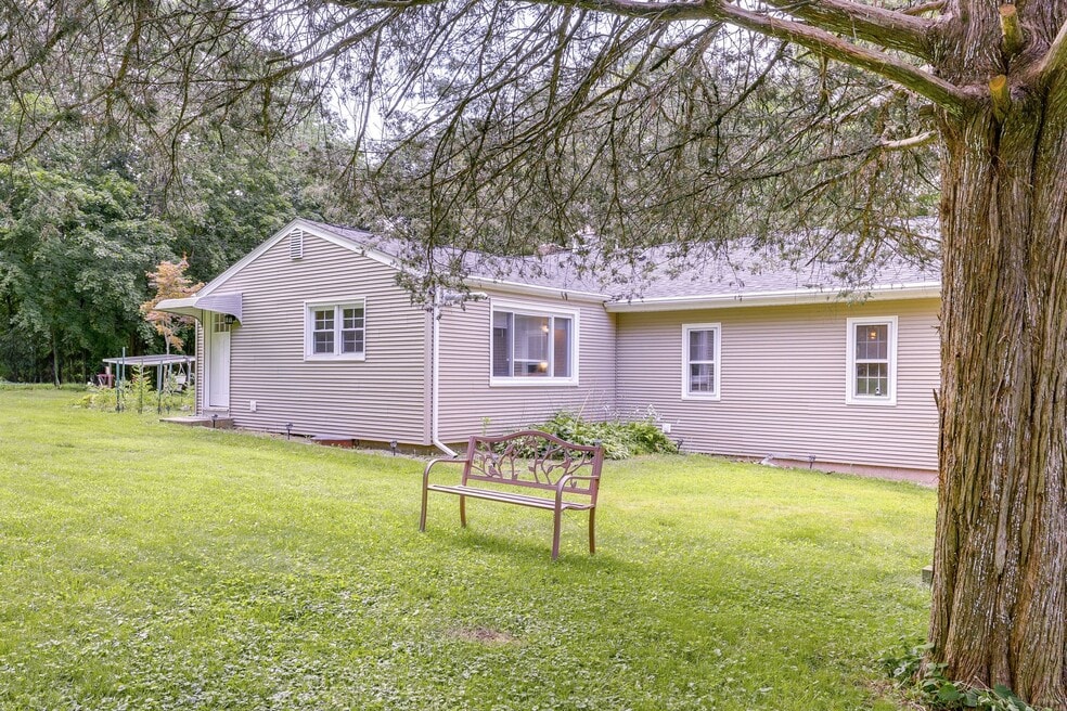 44 Lakewood Dr unit Lakewood, Coventry, CT 06238 - photo 1