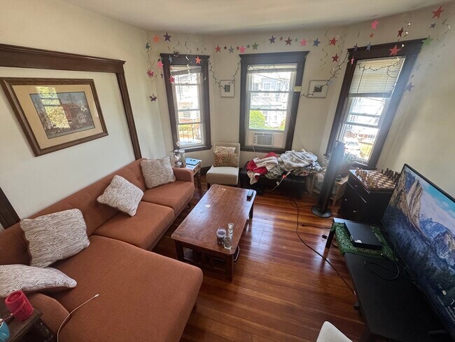 8 Foskett St unit 2, Somerville, MA 02144 - photo 2