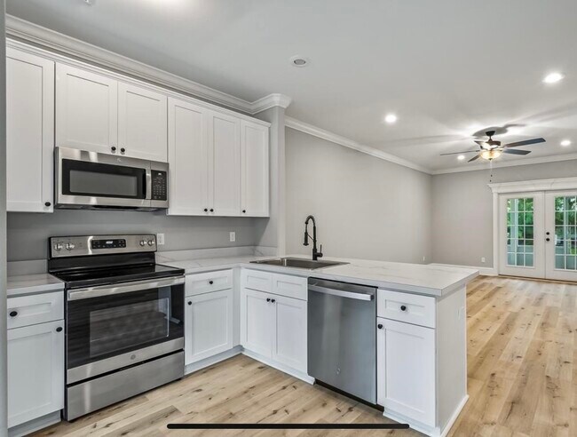 10 Old Courthouse Way unit A, Crawfordville, FL 32327 - photo 3