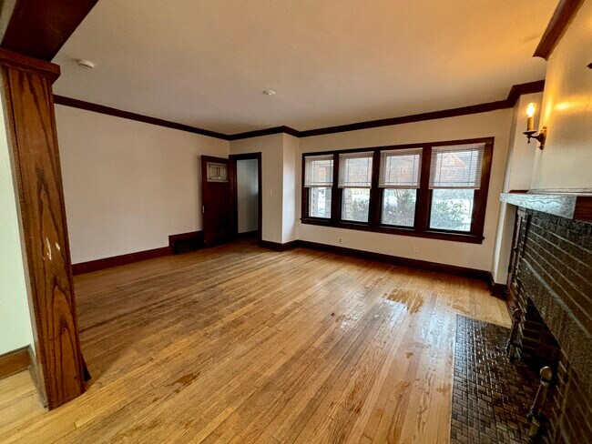 5223 W Wisconsin Ave unit Lower, Milwaukee, WI 53208 - photo 6