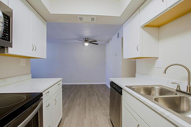 Two Two Cactus Apartments, Phoenix, AZ 85022 - photo 4