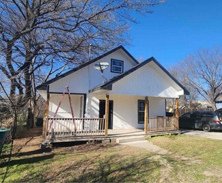 323 W Cherry St, Sherman, TX 75090