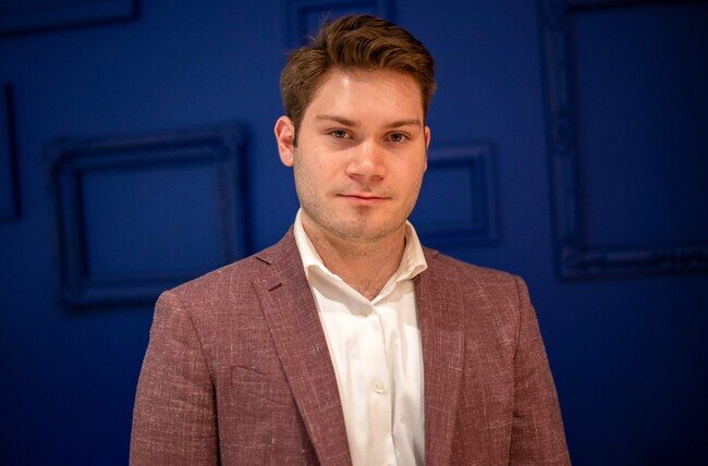 Agent Photo