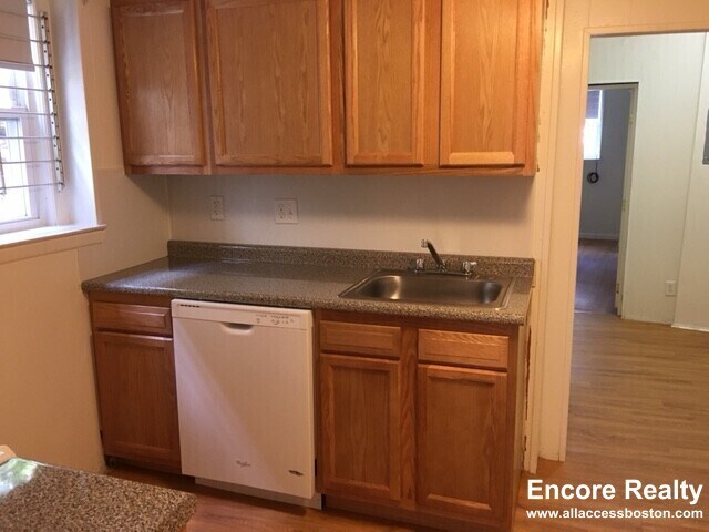 119 Sutherland Rd, Brighton, MA 02135 - photo 3