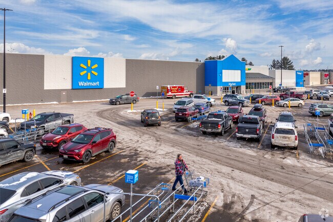 Many popular big-box stores in Rhinelander can be found on Lincoln Street.