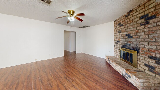 738 Rossmore Dr, Las Vegas, NV 89110 - photo 2