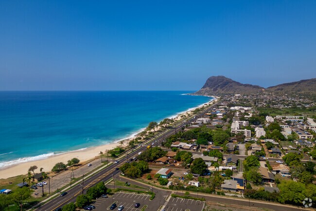 The 93 Freeway connects Makaha, Maili, and Waimanalo to cities to the east, like Kapolei.