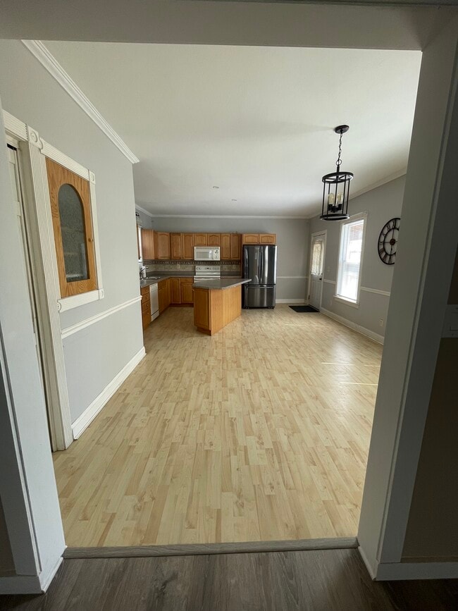 55 Dartmouth St, Laconia, NH 03246 - photo 3