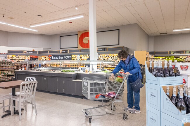 Drexelwood locals shop for groceries at the local Giant.