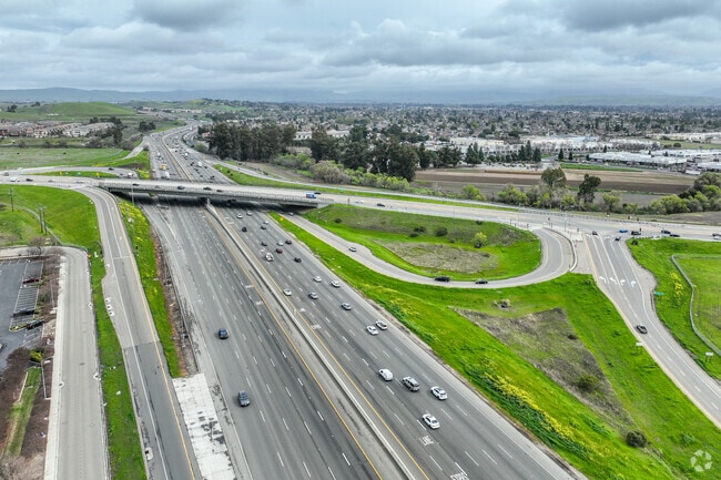 Tapestry is about 4 miles from Interstate 580, a major Bay Area thoroughfare that takes passengers around the Bay Area.