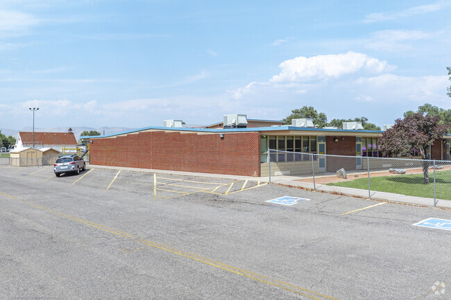 Lincoln Orchard Mesa Elementary School is a Pre-K & Elementary School in Orchard Mesa.