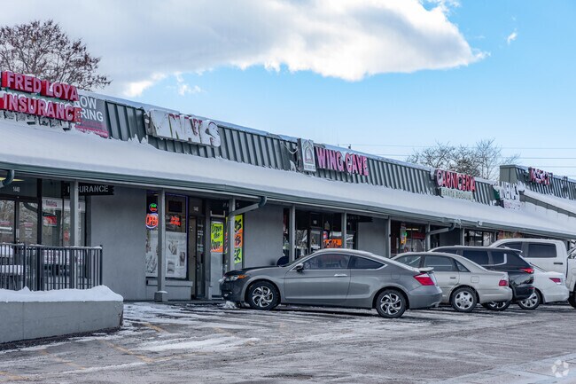 Hillcrest Plaza features Wing Cave & Grill and Carnicería Santa Rosalia.