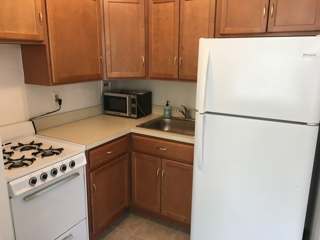 Taft Towers unit 309, Arlington, VA 22201 - photo 7