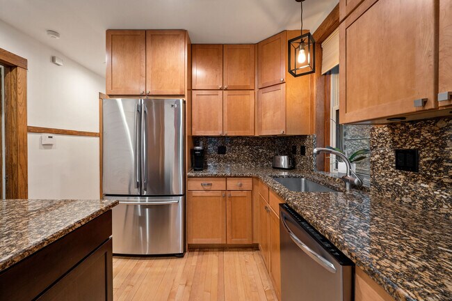 1419-1 W Argyle St unit 1, Chicago, IL 60640 - photo 7