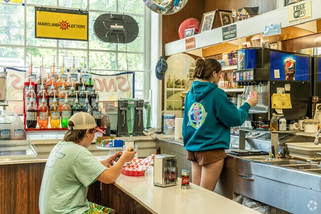 Bellona-Gittings have a tasty meal at Charlesmead Pharmacy’s lunch counter.