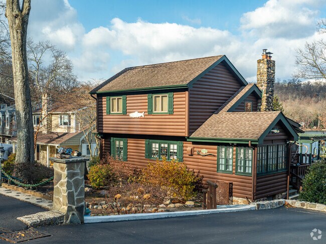 You can find a variety of log cabin styled homes in Ringwood.