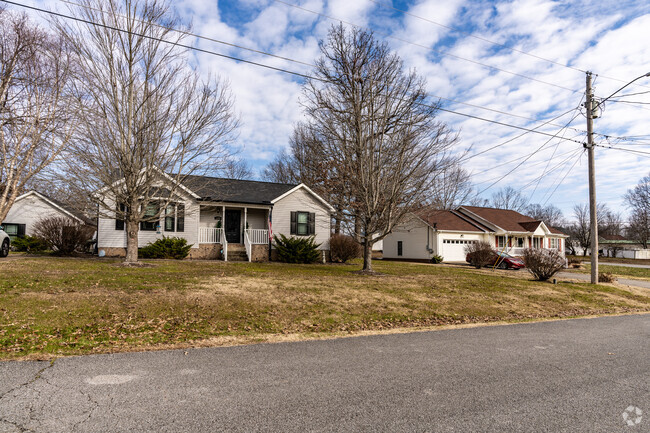 Most of the homes in Dickson are modest homes with large yards.