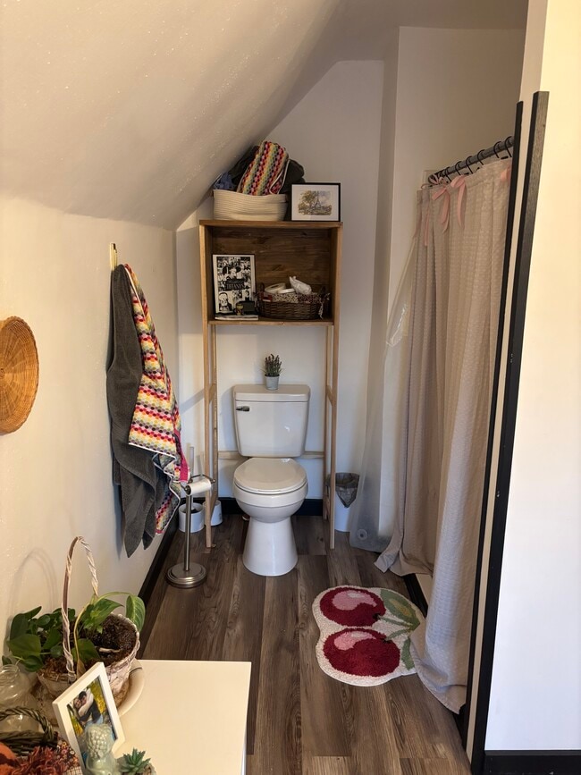 1841 1/2 Highland Ave unit 1841 Highland, Burlington, IA 52601 - photo 3