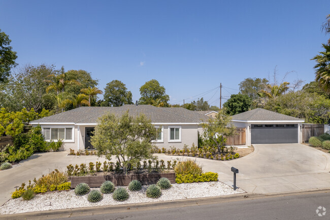 Many homes in Northside Costa Mesa have well kept lawns.