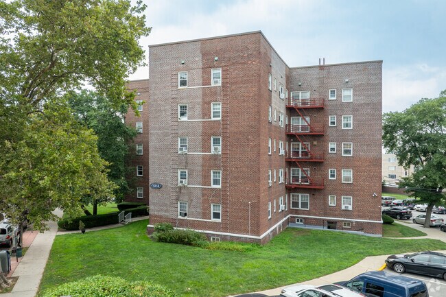 Hudson Ridge Apartments, North Bergen, NJ 07047 - photo 2