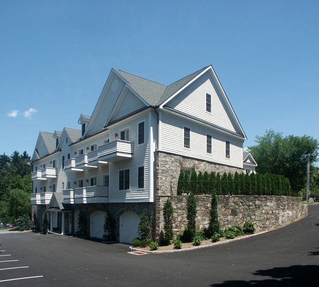 2 Dearfield Dr, Greenwich, CT 06831 - photo 4