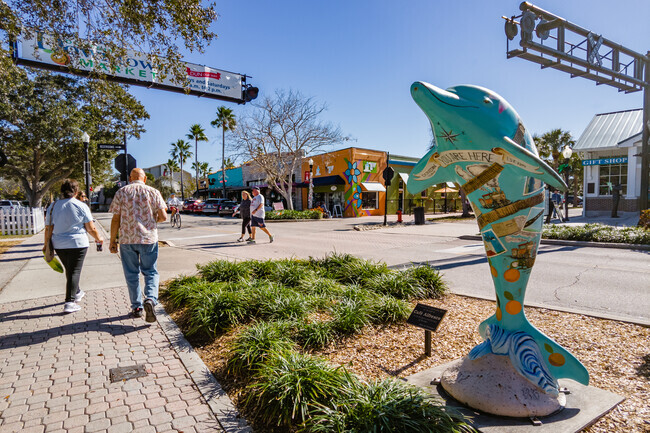 Throughout the area of Dunedin Marina you can find the unique Dolphin statues.