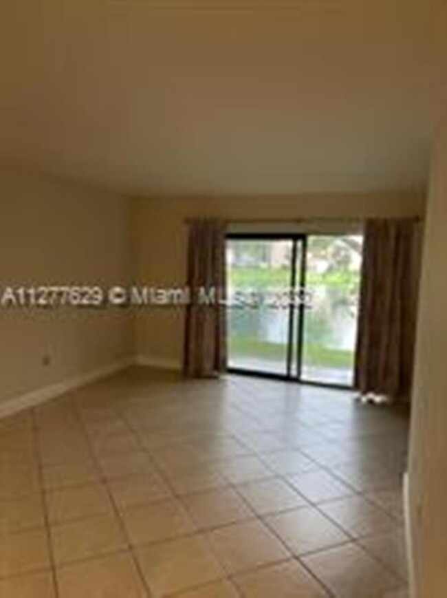 320 Palm Cir E, Pembroke Pines, FL 33025