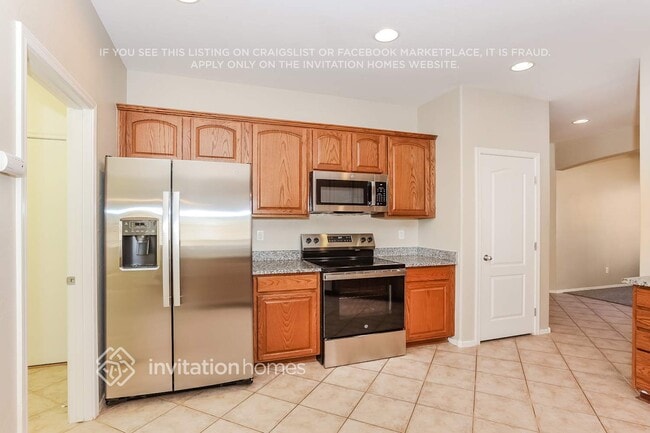 17682 W Cavedale Dr, Surprise, AZ 85387 - photo 6