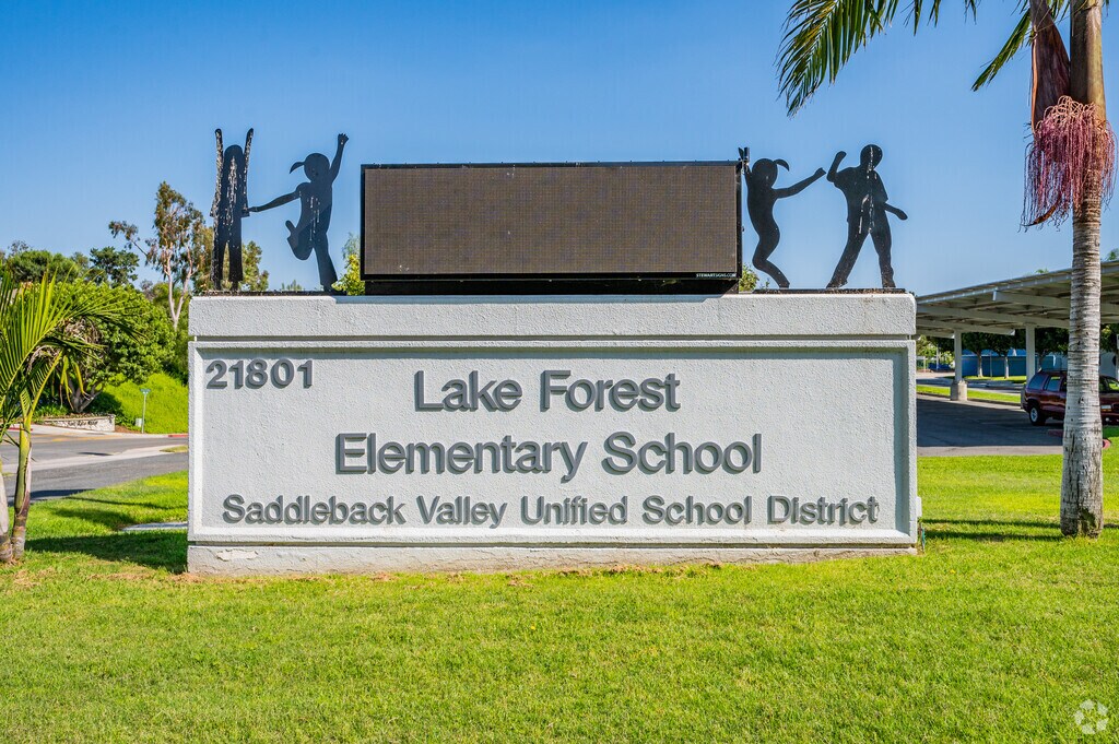 Lake Forest Elementary School is a public K-6 school located in Lake Forest.