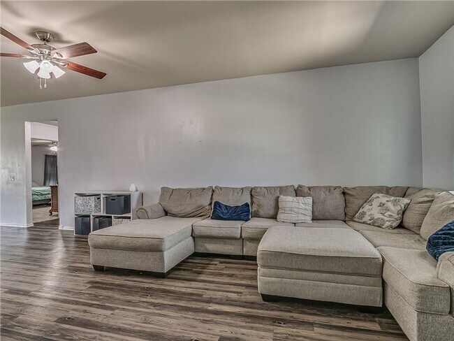 1912 W Autumn Way, Mustang, OK 73064 - photo 6