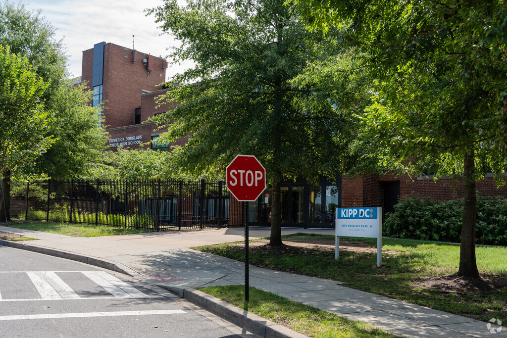 KIPP DC - Discover Academy PCS sign and building in Buena Vista.