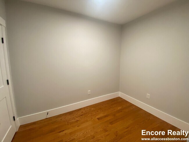 118 Marginal St unit 7, Boston, MA 02128 - photo 7