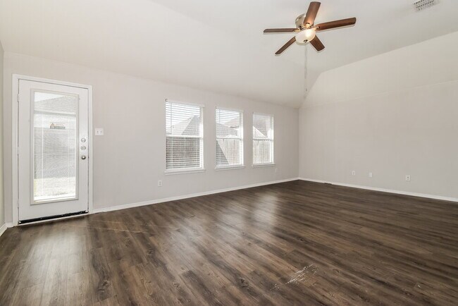 910 Bowie Dr, Lavon, TX 75166 - photo 3