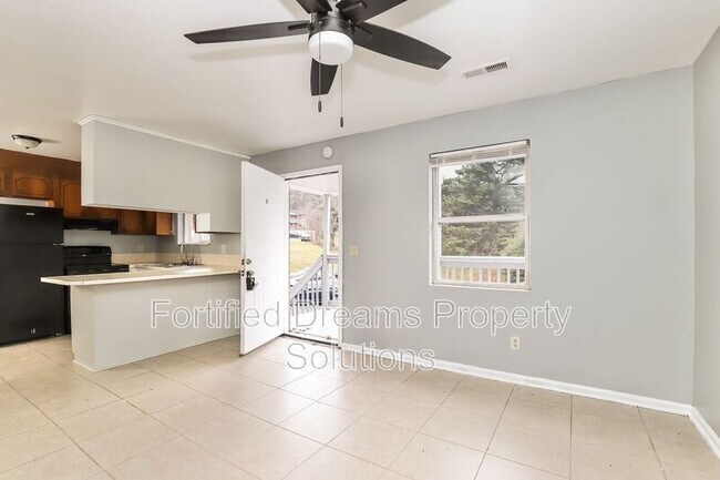 1502 Oakshire Ct unit C, Winston Salem, NC 27107 - photo 6