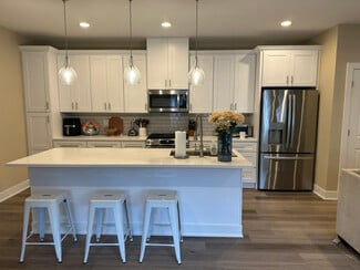 319 S Glendale Ave Unit 102, Barrington, IL 60010