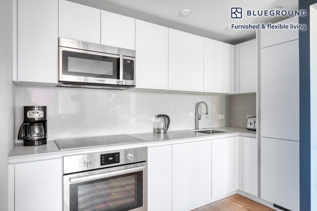 334 Harvard St unit FL4-ID183, Cambridge, MA 02139 - photo 6