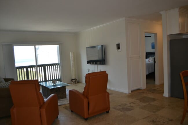 676 Seacoast Dr unit Ocean View - Furnish, Imperial Beach, CA 91932 - photo 2