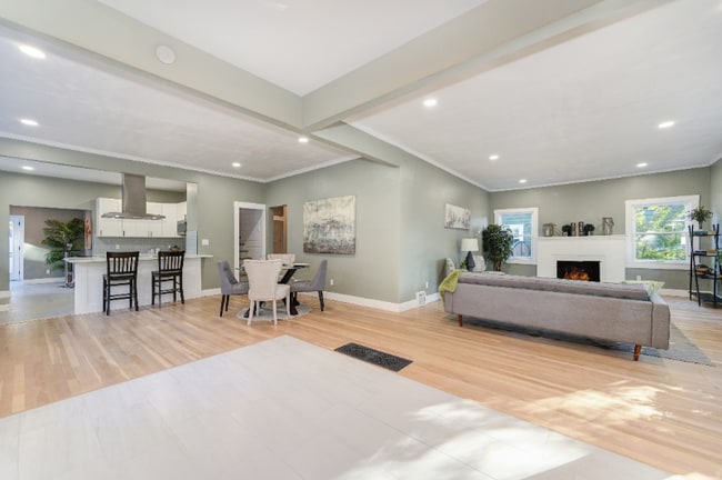 1045 35th St, Sacramento, CA 95816 - photo 7