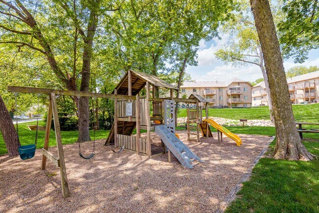 Hunter's Glen Apartments, Kansas City, MO 64151 - photo 4