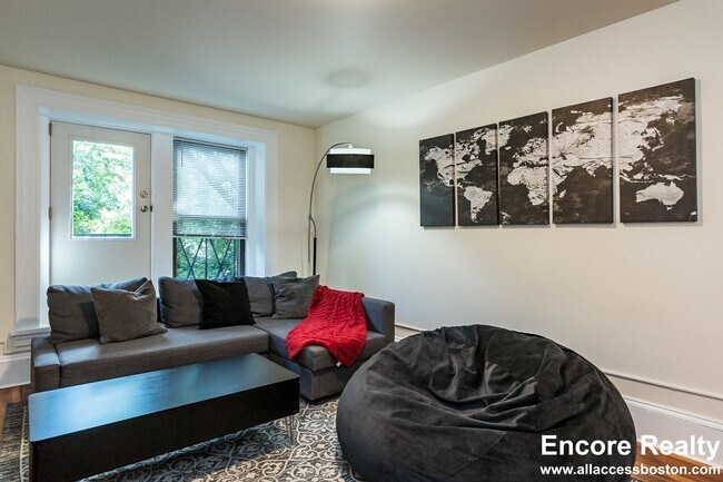 1463 Beacon St unit 10, Brookline, MA 02446 - photo 2