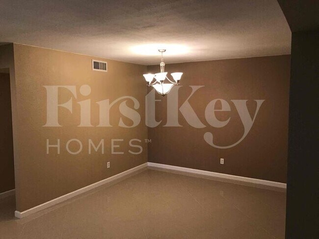 6025 W Evans Dr, Glendale, AZ 85306 - photo 4