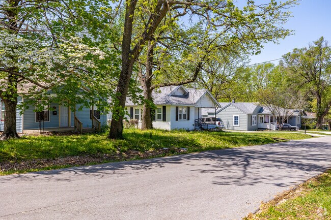 Older craftsman and ranch style homes line a street in the Doling Park neighborhood.