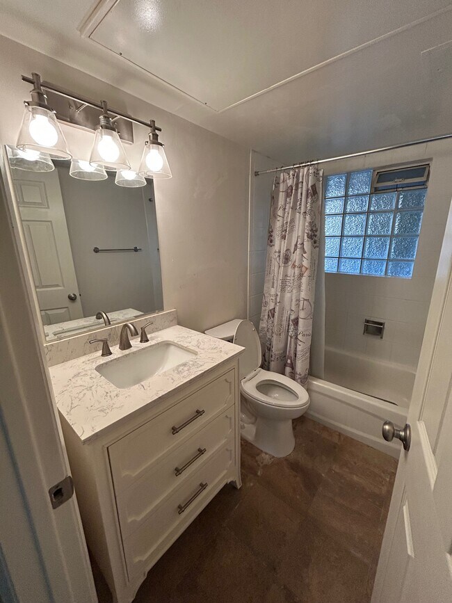 351 E Thomas Rd unit D104, Phoenix, AZ 85012 - photo 4