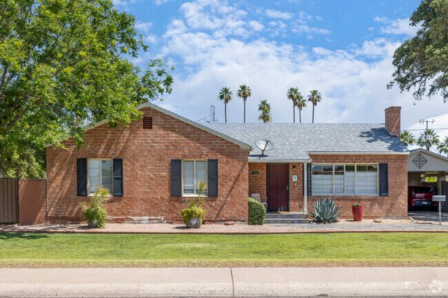 Red brick ranch style homes are common in Campus Vista.