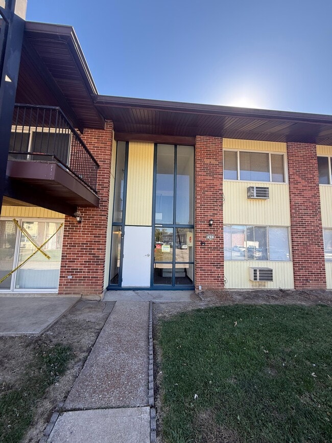 7431 Hazelcrest Dr Unit E, Hazelwood, MO 63042