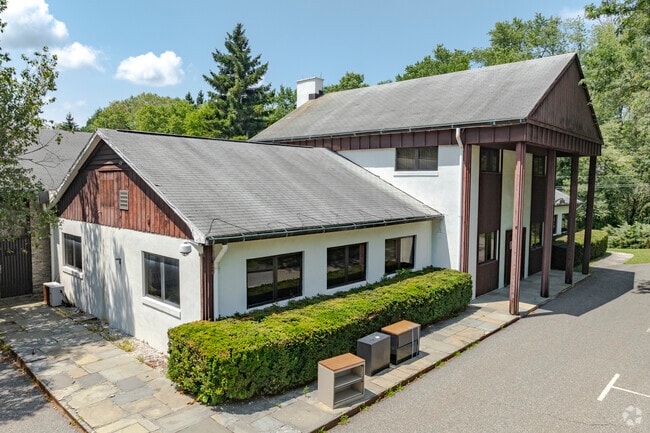 Mizzentop Day School is located at 64 E Main Street in Pawling, NY.