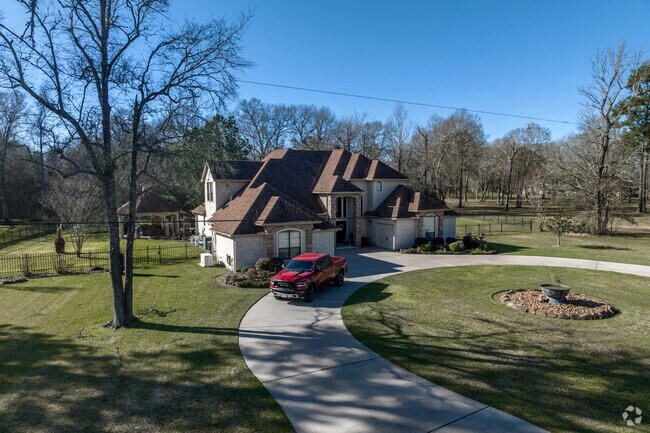 Liberty farmland properties can span to 100 acres, providing tons of space for rural living.