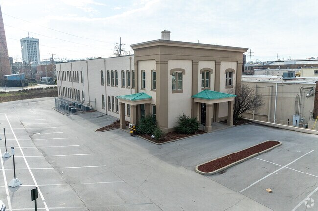 Montessori High School in Lexington, Kentucky serves 12 students in grades 9-12.